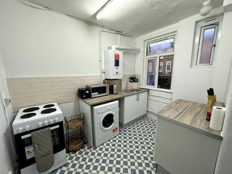 Spectacular 2 Bedroom On Tower Bridge Londra Exterior foto