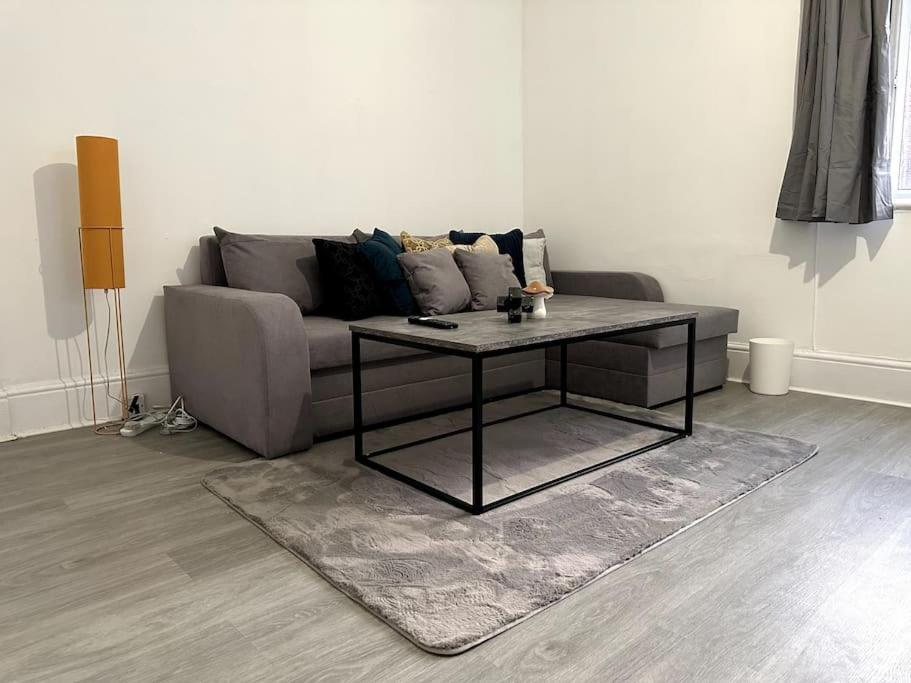 Spectacular 2 Bedroom On Tower Bridge Londra Exterior foto